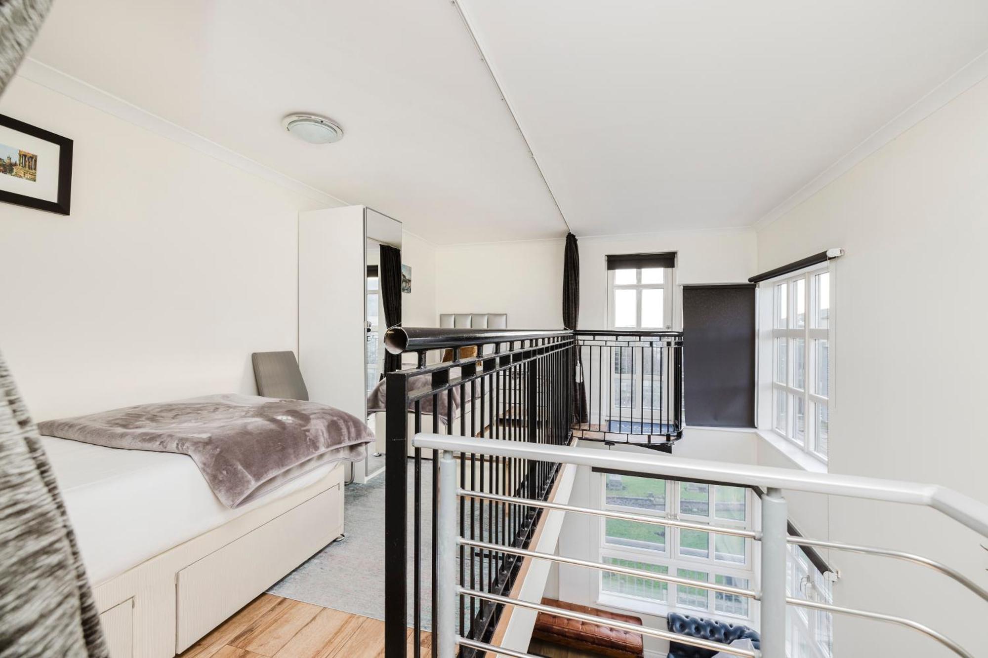 Joivy Stylish Apartment With Balcony In Old Town Édimbourg Extérieur photo