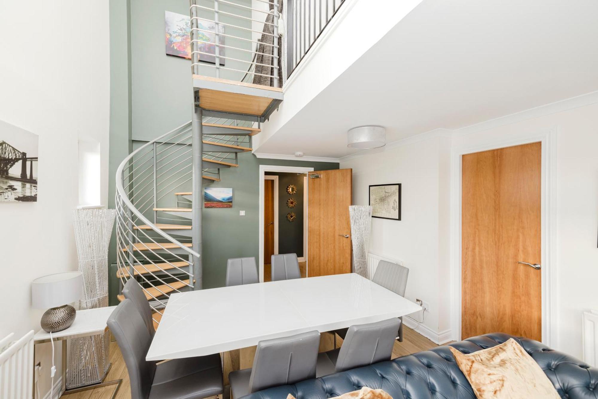 Joivy Stylish Apartment With Balcony In Old Town Édimbourg Extérieur photo